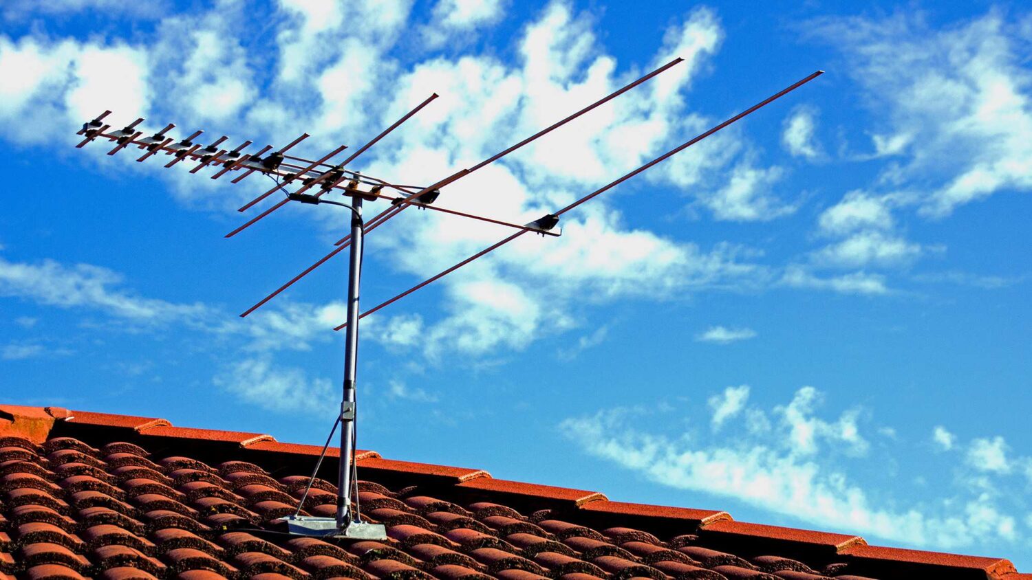 Antenna Vs Cable Television Pros and Cons and Choosing Tips Green