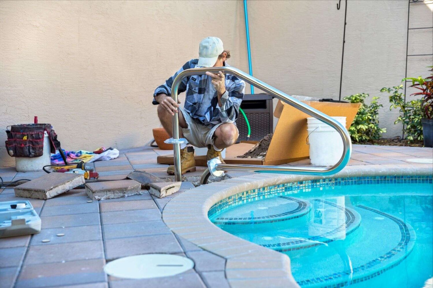 Choose A Contractor For A New Swimming Pool Scaled 