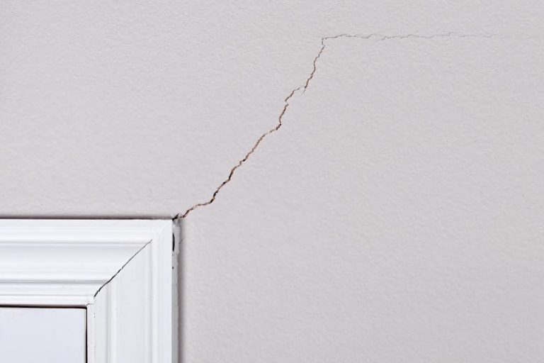 Complete Guide on How to Repair Stress Cracks in Walls and Ceilings ...