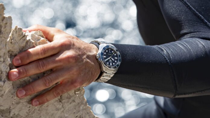 How To Set Time on Tag Heuer Aquaracer Calibre S - Green Poison