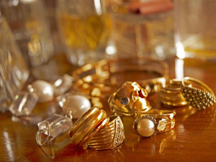 Maximizing the Value of Your Gold: 4 Tips for Selling Your Gold Jewelry 